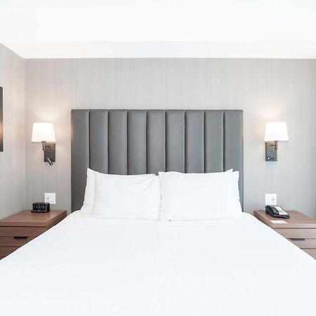 Sandman Signature Saskatoon South Hotel מראה חיצוני תמונה