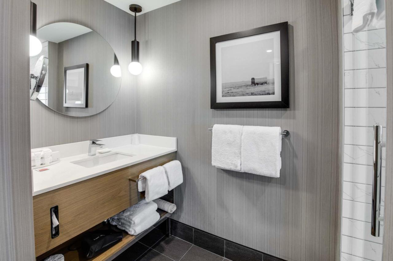 Sandman Signature Saskatoon South Hotel מראה חיצוני תמונה