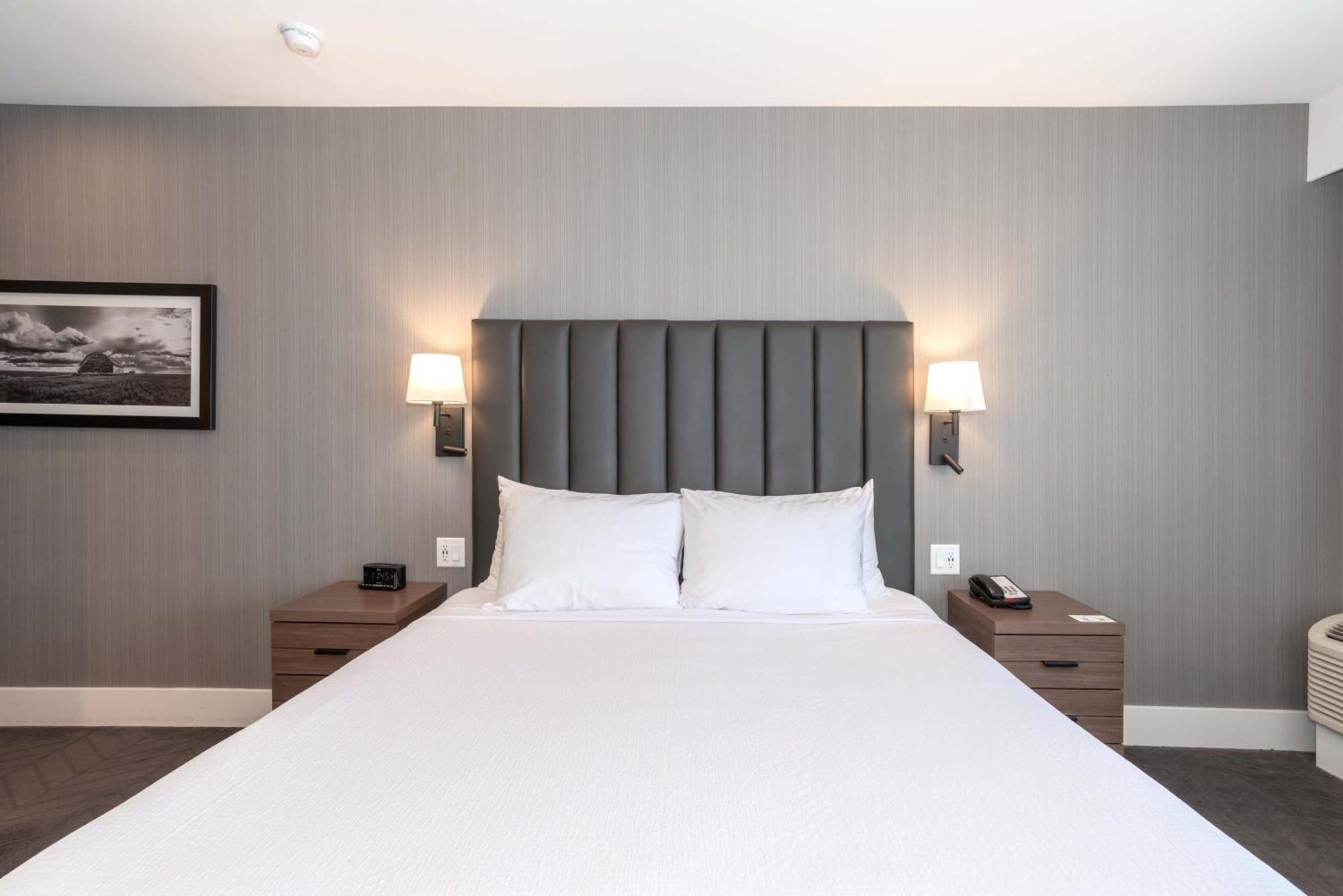 Sandman Signature Saskatoon South Hotel מראה חיצוני תמונה