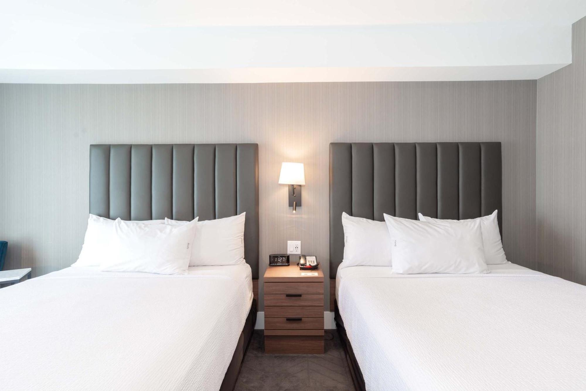 Sandman Signature Saskatoon South Hotel מראה חיצוני תמונה